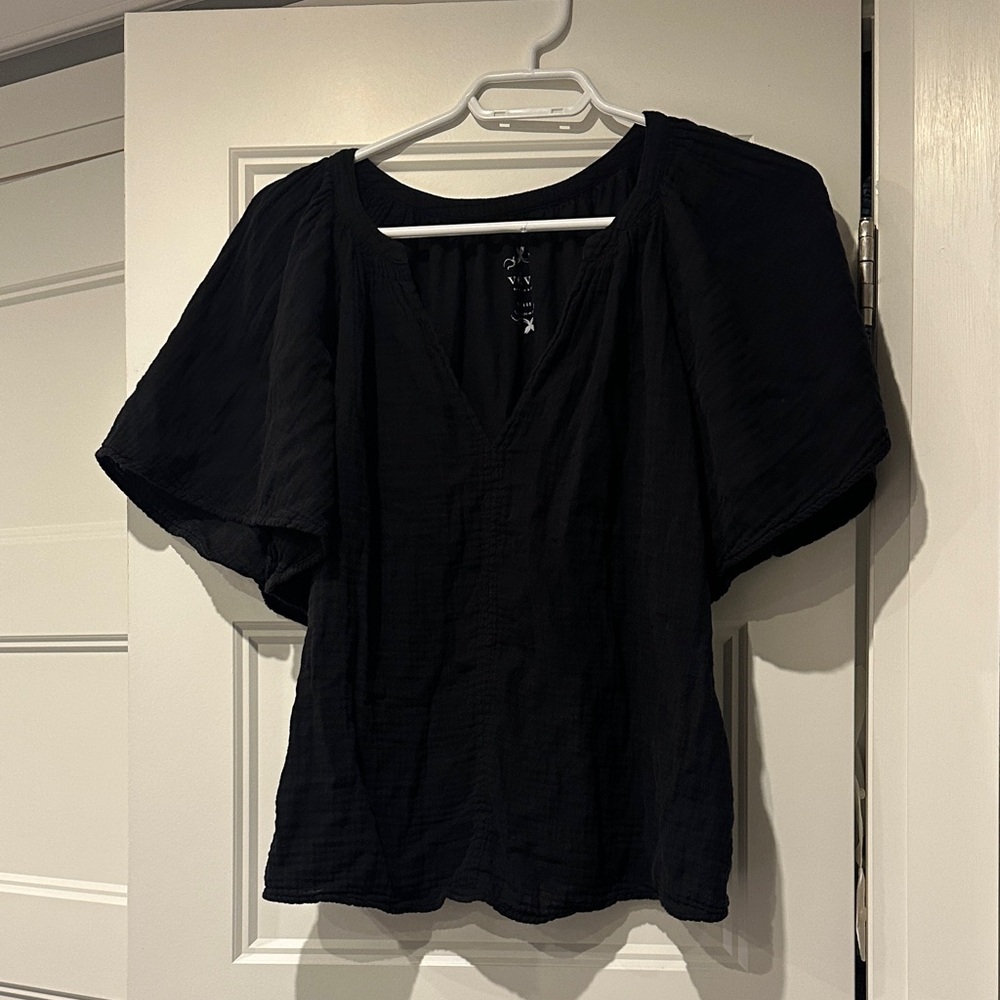 Velvet by Graham & Spencer Black Textured Blouse